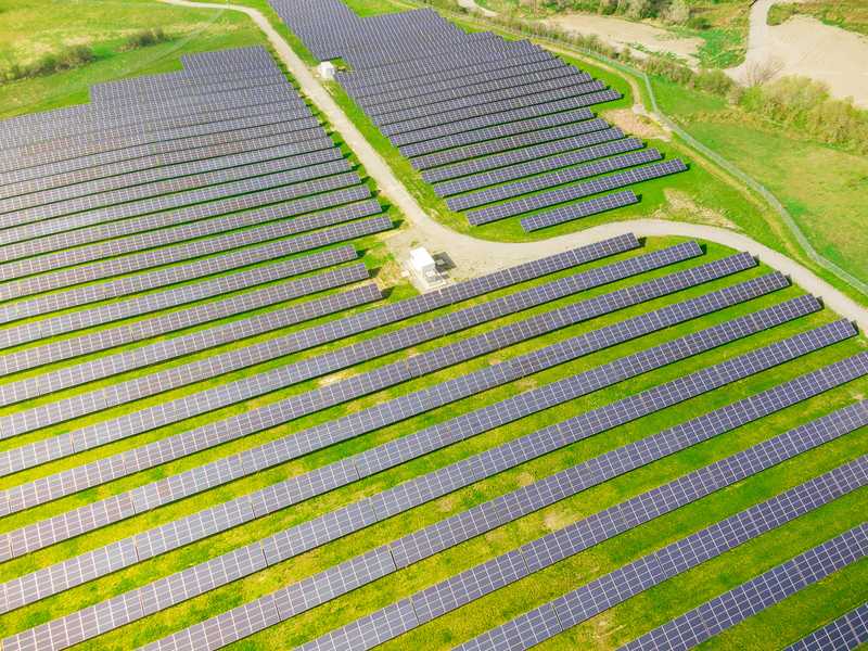 Un panneau photovoltaïque s'installe en ferme solaire